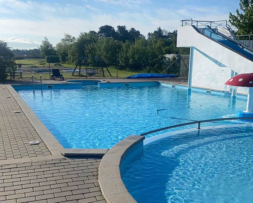 Børn leger på Hummingen Camping